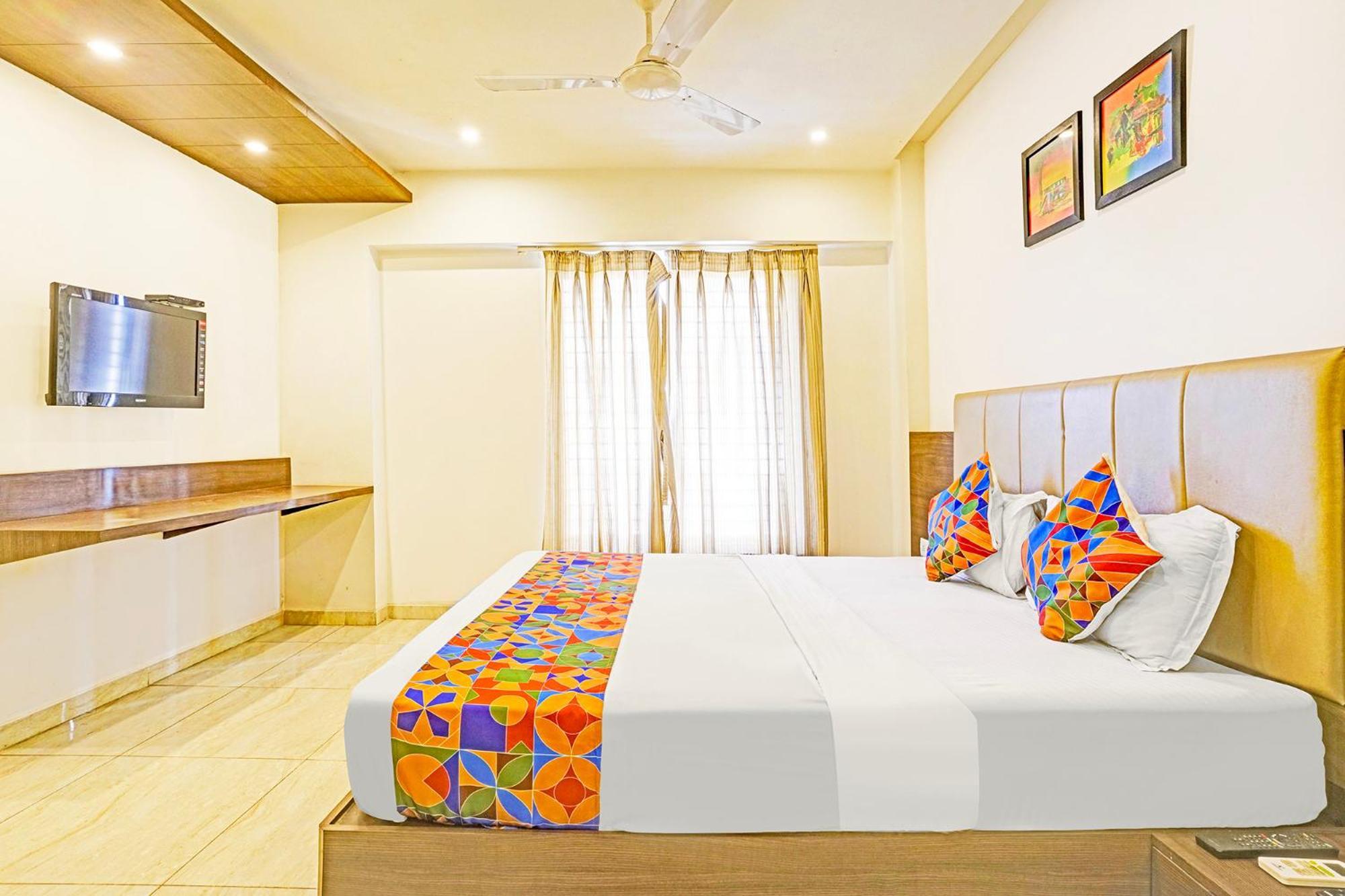 Fabhotel Prime Sky Light Vadodara Exterior photo
