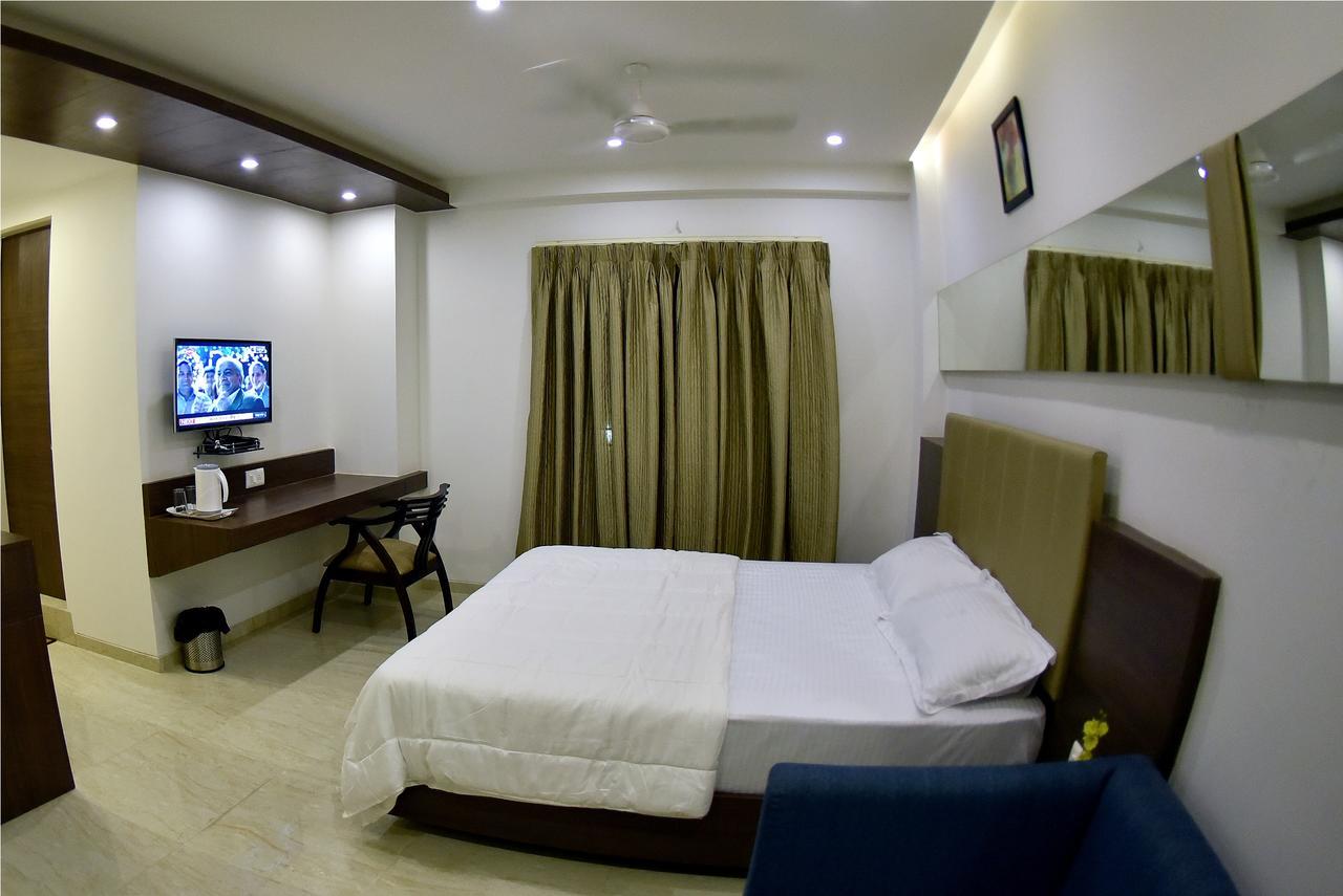 Fabhotel Prime Sky Light Vadodara Exterior photo